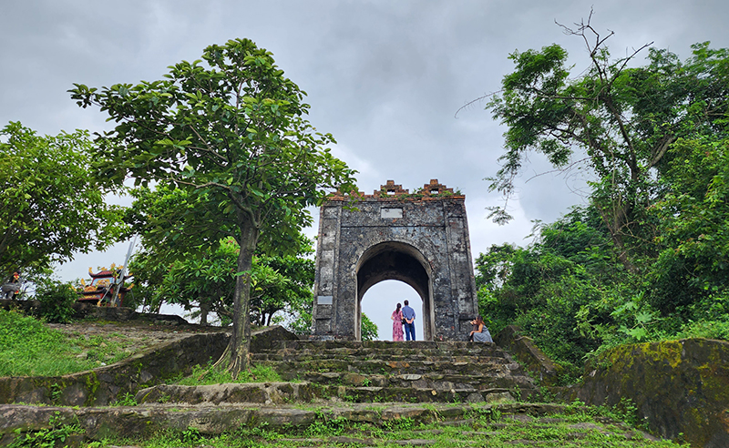 "Nhập nhằng" Hoành Sơn quan