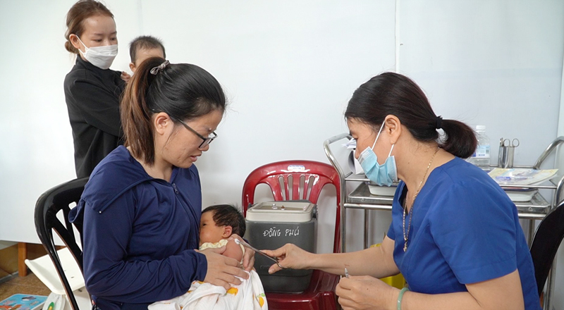 Gỡ khó để có vắc xin tiêm chủng mở rộng cho trẻ em