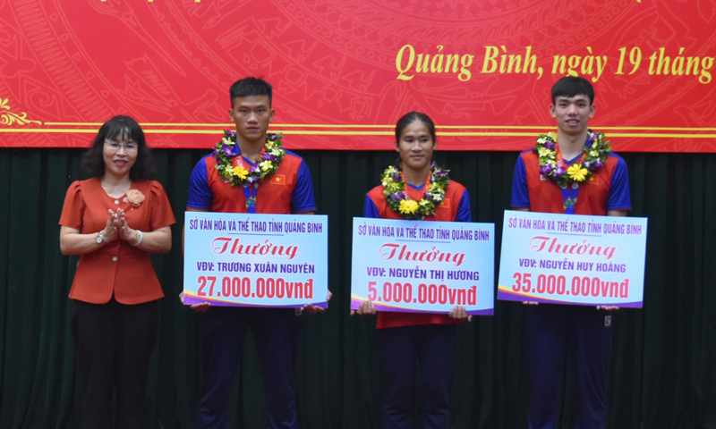 Trưởng thành qua các đấu trường quốc tế