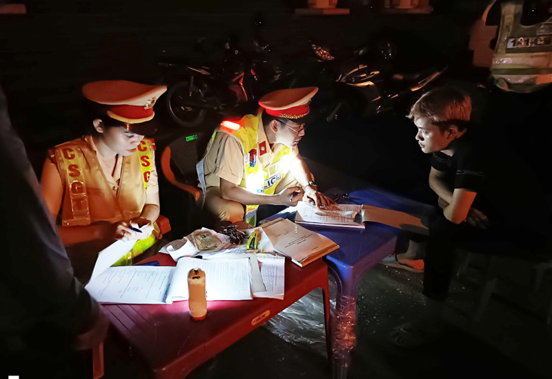 Mở đợt cao điểm xử lý người điều khiển phương tiện giao thông vi phạm nồng độ cồn
