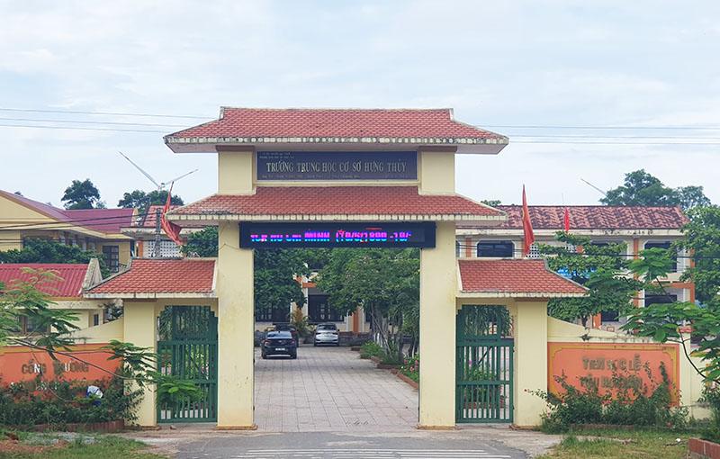 Một nam sinh lớp 9 bị bạn đánh hội đồng