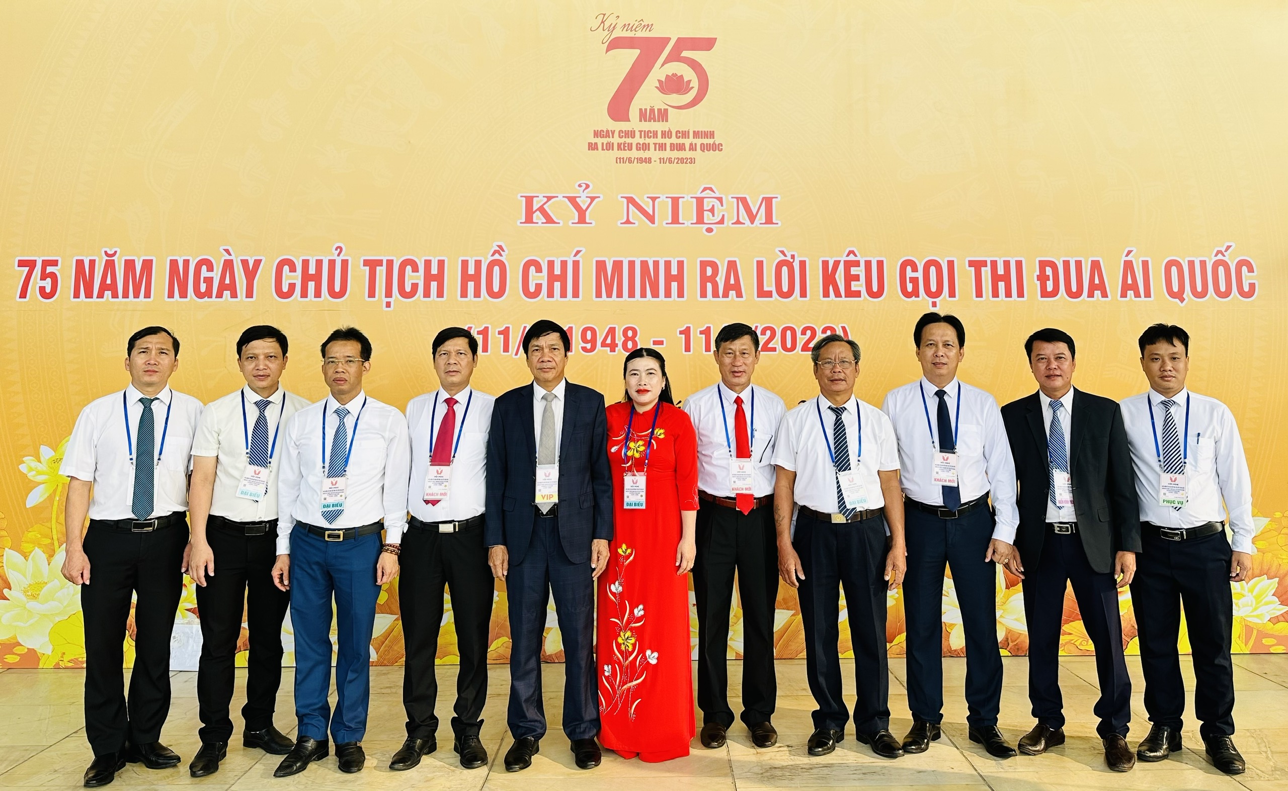 Một cá nhân được tôn vinh điển hình tiên tiến toàn quốc