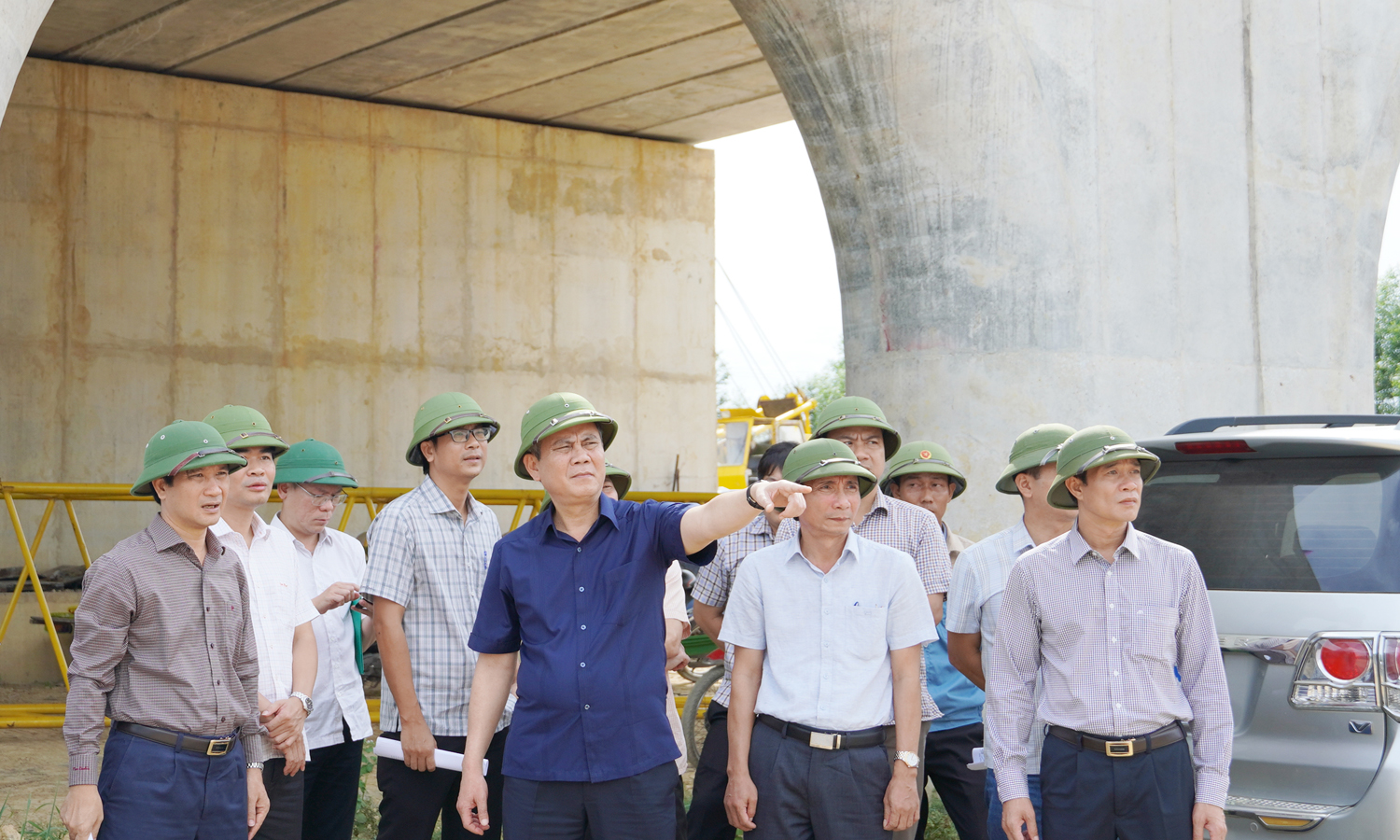 Đồng chí Chủ tịch UBND tỉnh kiểm tra các dự án đầu tư công ở Lệ Thủy