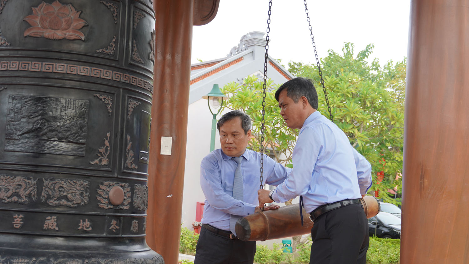Lễ dâng hương tại Đền thờ Bác Hồ và các Anh hùng liệt sỹ tỉnh Quảng Bình