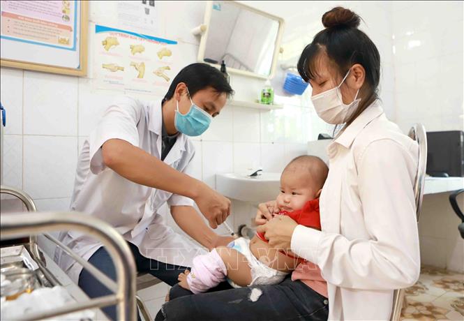 Phân bổ 185.000 liều vaccine 5 trong 1 cho 49 tỉnh, thành phố để tiêm chủng cho trẻ