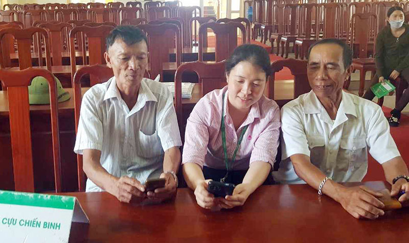 Phòng Giao dịch NHCSXH huyện Bố Trạch: 95% khách hàng sử dụng dịch vụ Mobile banking