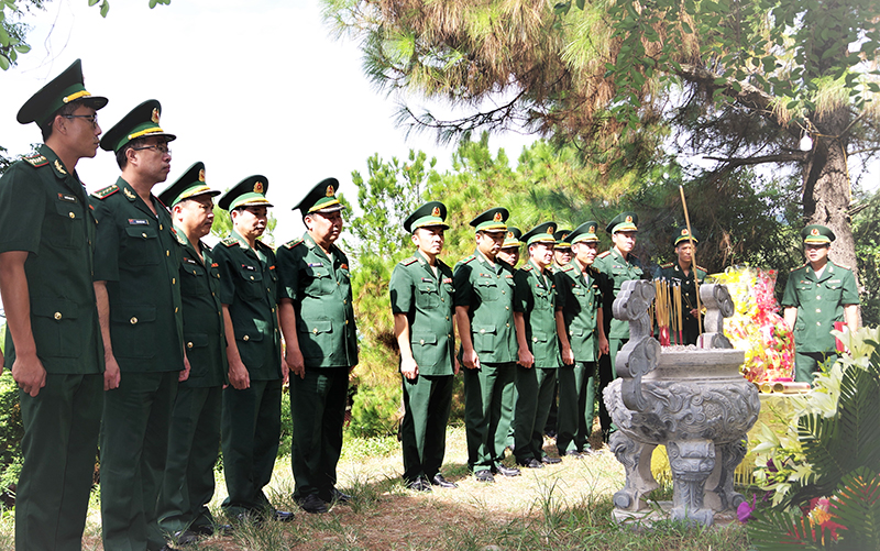 Bộ đội Biên phòng tỉnh: Dâng hương viếng mộ Đại tướng Võ Nguyên Giáp