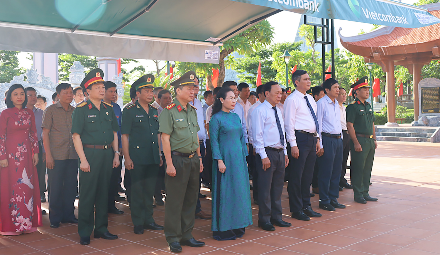 Dâng hương tưởng nhớ Chủ tịch Hồ Chí Minh và các anh hùng, liệt sỹ