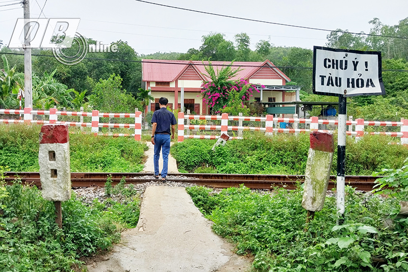 Đường gom "làm khó" dân