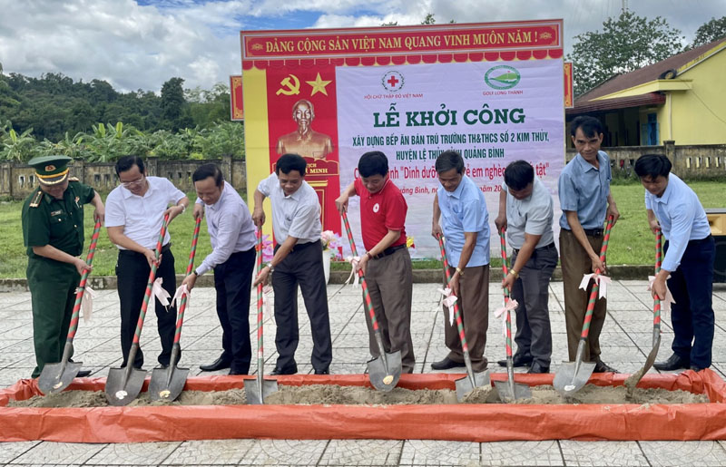 Khởi công xây dựng bếp ăn bán trú cho Trường tiểu học và THCS số 2 Kim Thủy