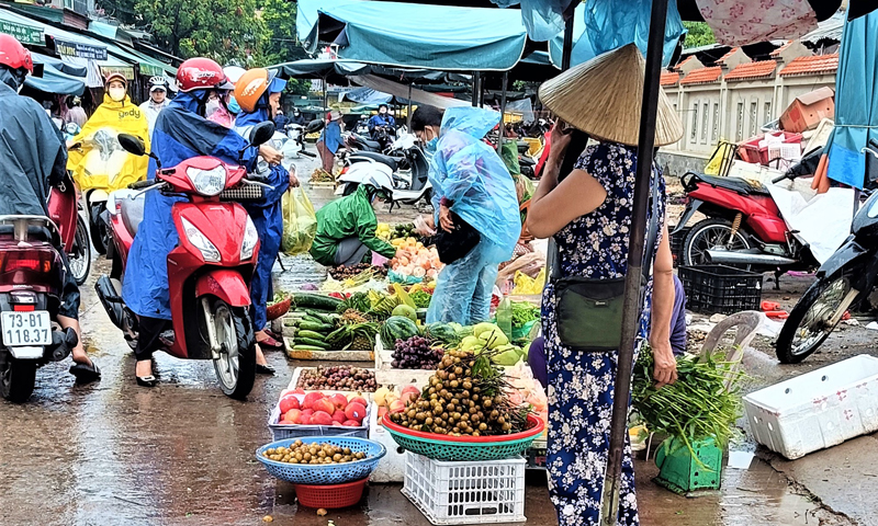 Chất lượng nông sản, thực phẩm tại chợ truyền thống: Khó kiểm soát?