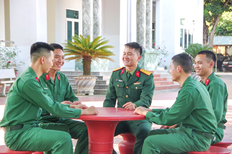 Sĩ quan thôi phục vụ tại ngũ và sĩ quan tại ngũ hy sinh, từ trần có những quyền lợi gì?
