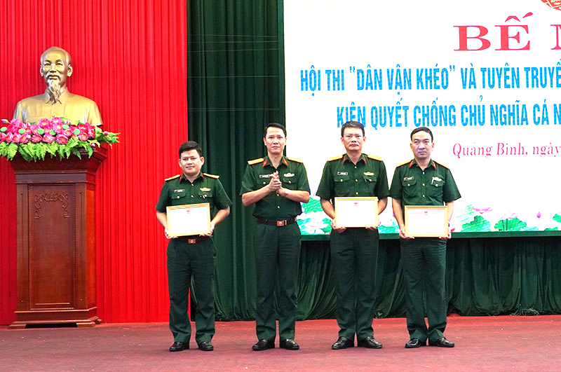 Hội thi "Dân vận khéo" và tuyên truyền về phát huy phẩm chất "Bộ đội Cụ Hồ"