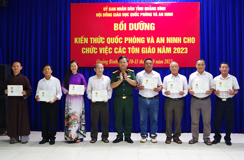 Bồi dưỡng kiến thức quốc phòng, an ninh cho chức việc các tôn giáo năm 2023