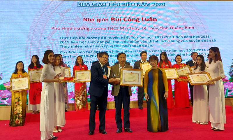 Tấm gương nhà giáo tiêu biểu