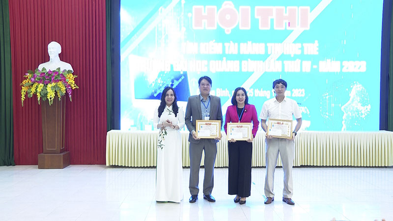 Hội thi "Tìm kiếm tài năng tin học trẻ Trường đại học Quảng Bình năm 2023"