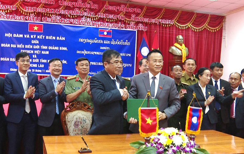 Hội đàm, ký kết Biên bản hợp tác giữa hai tỉnh Quảng Bình và Khăm Muồn