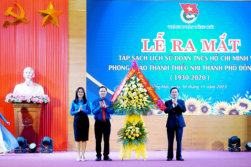 Thành đoàn Đồng Hới: Ra mắt tập sách Lịch sử Đoàn TNCS Hồ Chí Minh và phong trào thanh, thiếu nhi giai đoạn 1930-2020