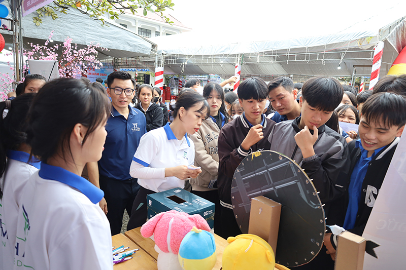 Ngày hội tư vấn nghề nghiệp, việc làm trên địa bàn huyện Tuyên Hóa