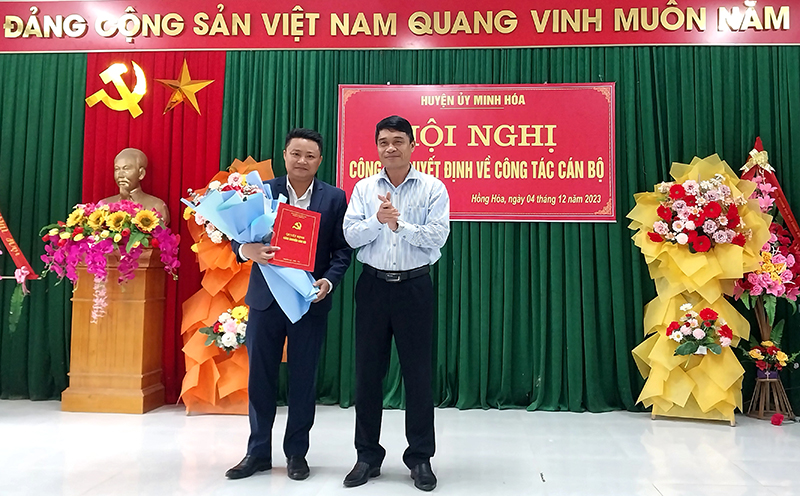 Minh Hóa: Công bố quyết định về công tác cán bộ
