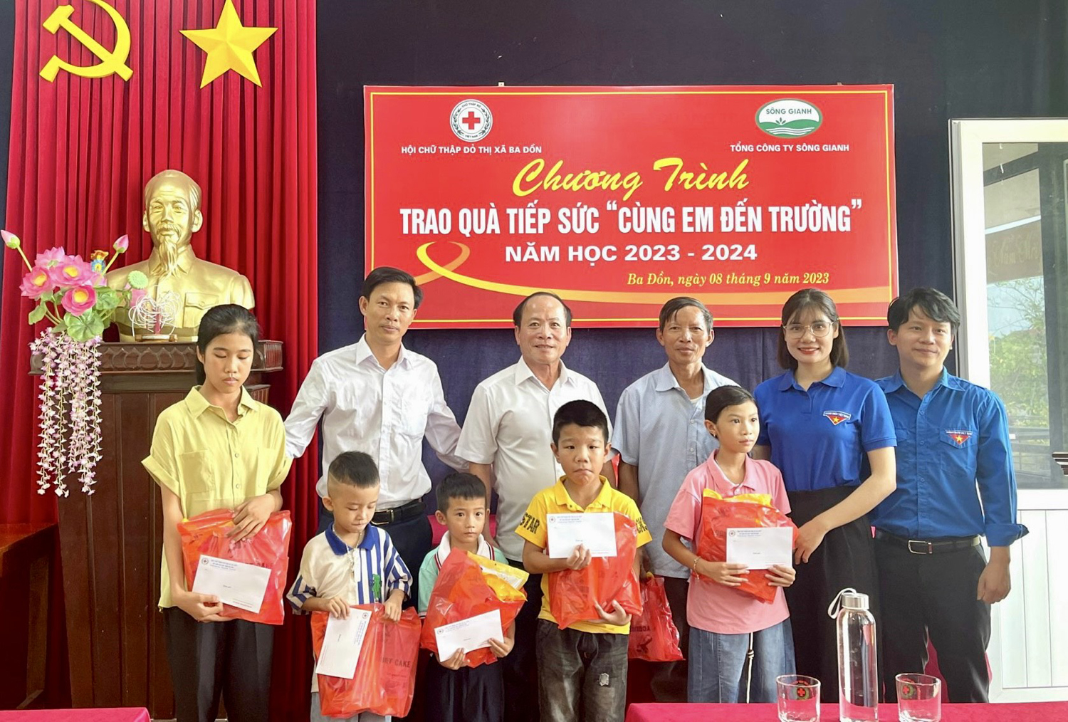 Hơn 4 tỷ đồng thực hiện chương trình "Cùng em đến trường"