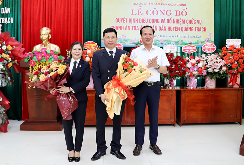 Công bố quyết định điều động, bổ nhiệm chức vụ Chánh án TAND huyện Quảng Trạch và Bố Trạch