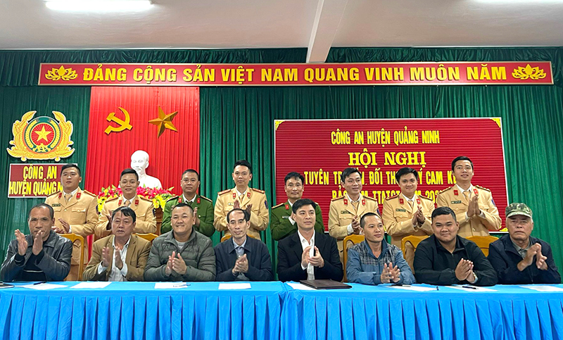 Quảng Ninh: Đối thoại, ký cam kết về bảo đảm trật tự an toàn giao thông