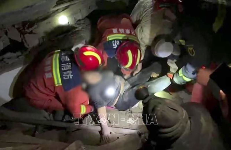 Động đất tại Trung Quốc: Số nạn nhân tăng lên hơn 100 người