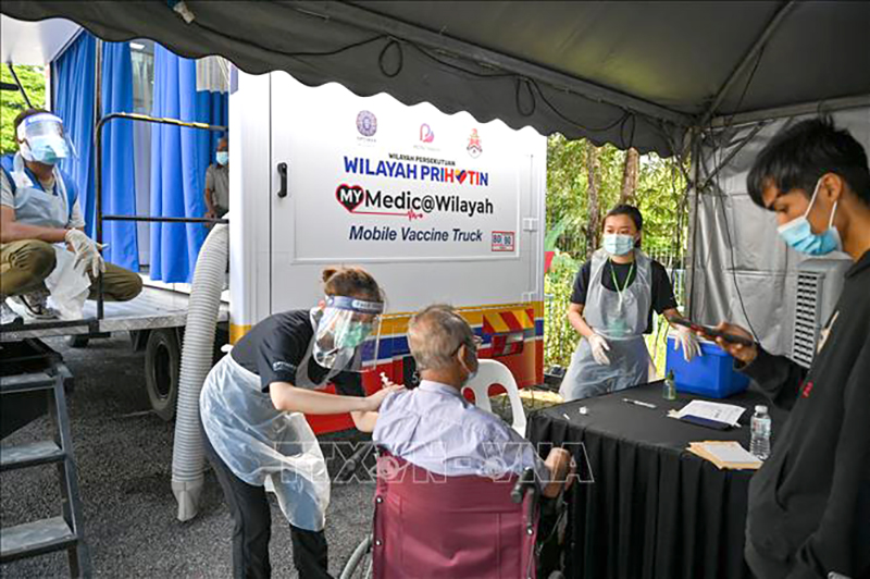 Malaysia cảnh giác trước nguy cơ số ca COVID-19 mới tăng nhanh