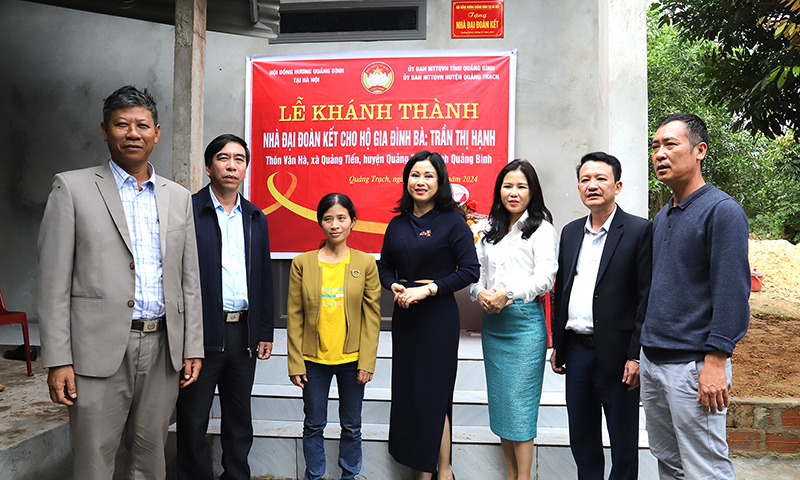 Khánh thành nhà "Đại đoàn kết" cho hộ nghèo