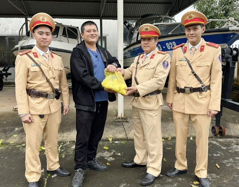 Lực lượng Cảnh sát giao thông phát hiện, thu giữ nhiều vật liệu nổ