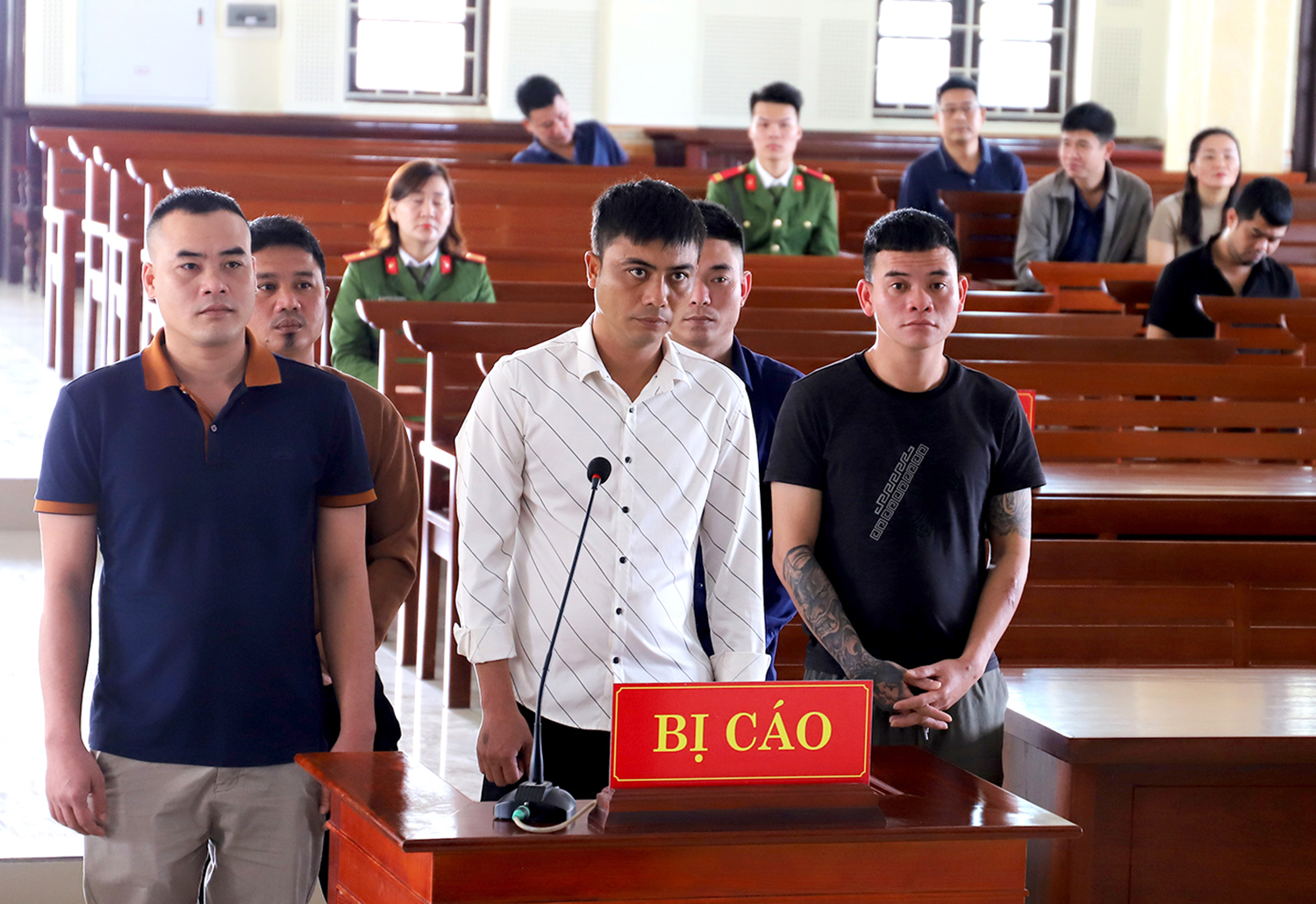 Xét xử vụ án "Cưỡng đoạt tài sản" và "Cố ý gây thương tích"