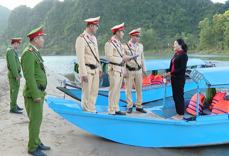 Bố Trạch: Thực hiện các giải pháp bảo đảm an toàn giao thông