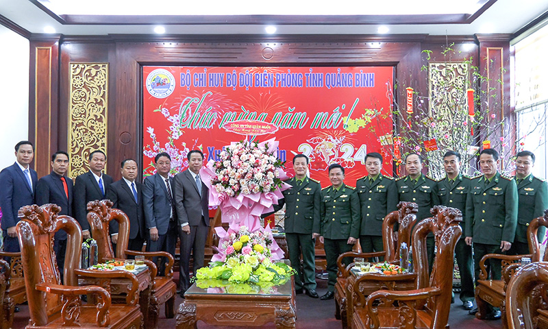 Lực lượng vũ trang tỉnh Khăm Muồn, Sạ-vẳn-na-khệt chúc Tết cán bộ, chiến sĩ bộ đội Biên phòng tỉnh