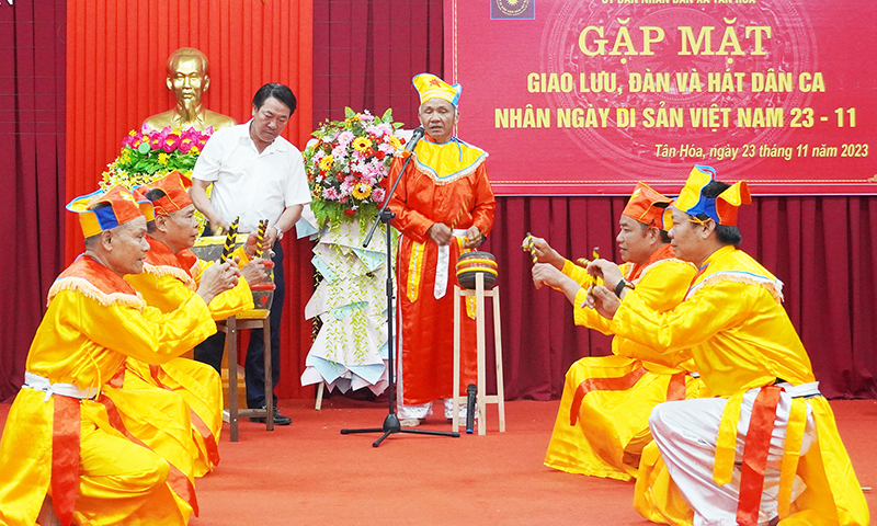 Hát bội, múa tiên ở làng du lịch tốt nhất thế giới