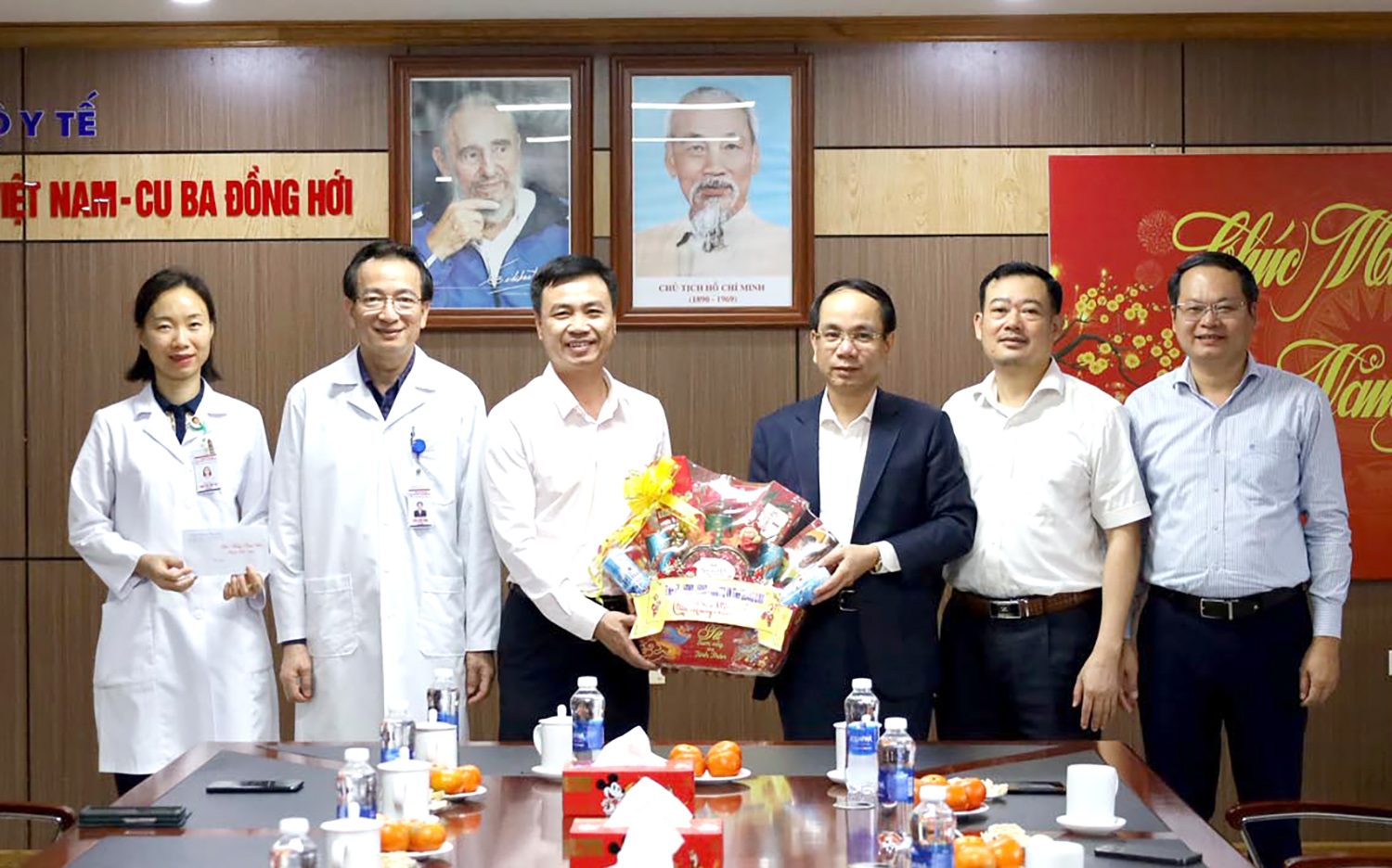 Đồng chí Phó Chủ tịch UBND tỉnh thăm, chúc Tết tại Bệnh viện hữu nghị Việt Nam-Cuba Đồng Hới