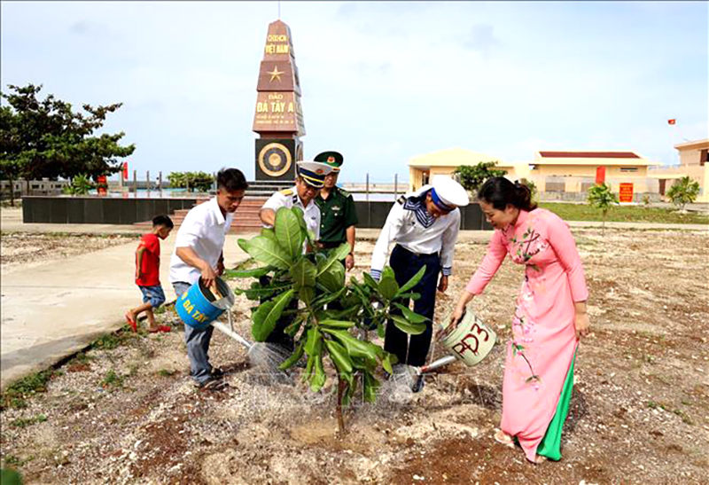 Chỉ thị về tổ chức Tết trồng cây và tăng cường quản lý, bảo vệ, phát triển rừng