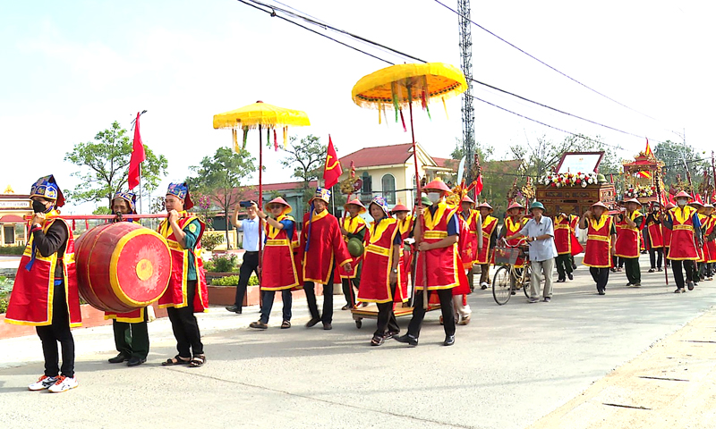 Mùa lễ hội bên bờ sông Gianh