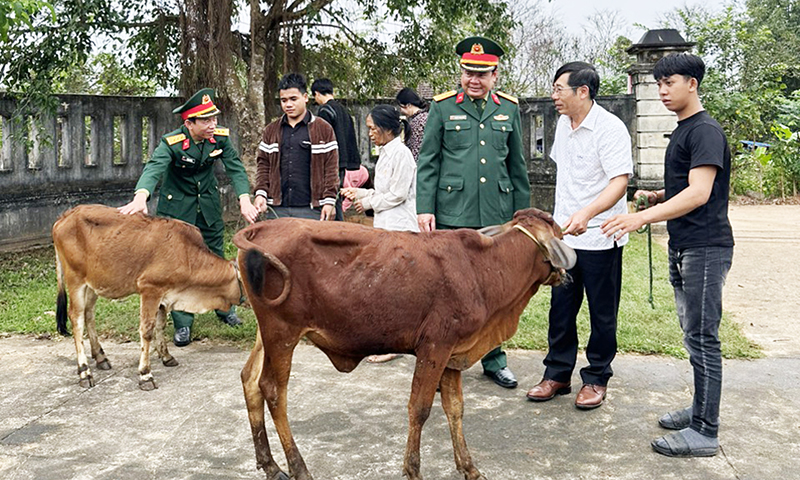 Hỗ trợ sinh kế các gia đình thanh niên nhập ngũ có hoàn cảnh khó khăn