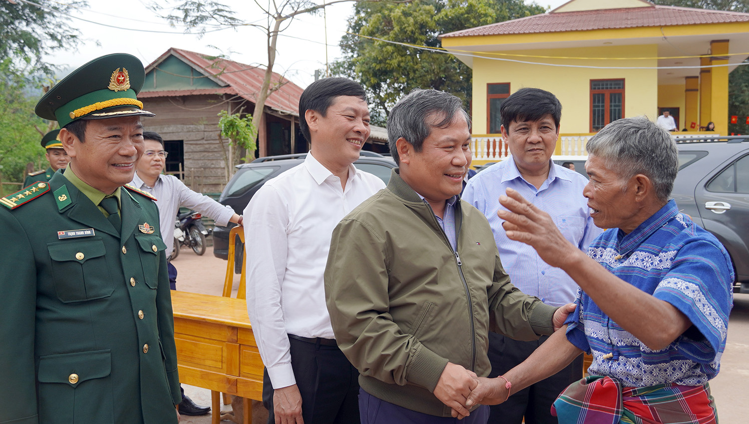 Đồng chí Bí thư Tỉnh ủy kiểm tra tình hình sản xuất, đời sống tại hai xã Tân Trạch, Thượng Trạch