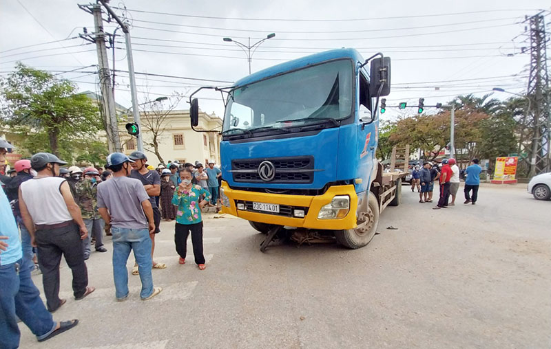 Minh Hóa: Xe tải hết hạn đăng kiểm gây tai nạn chết người