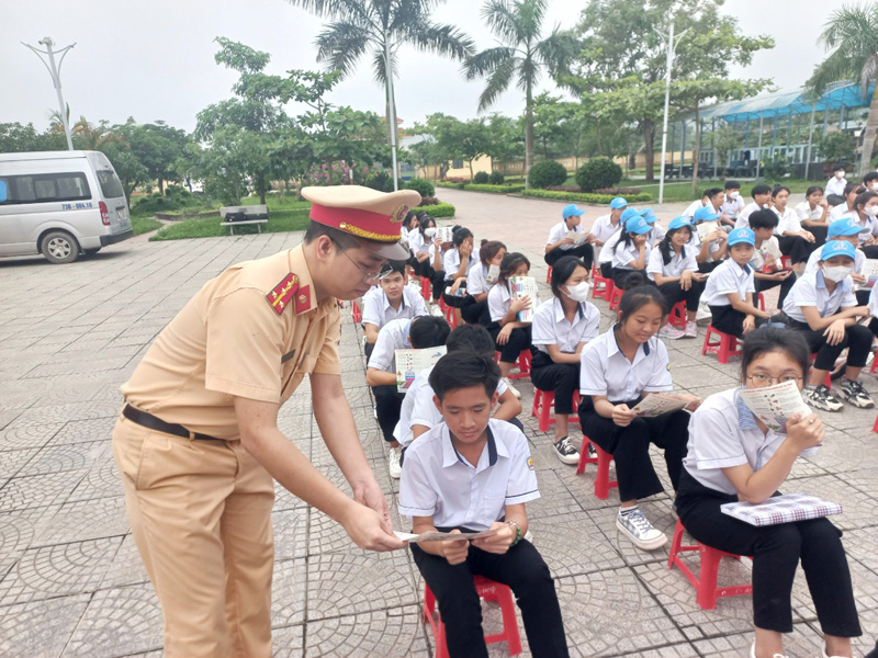 Tăng cường phối hợp bảo đảm trật tự an toàn giao thông cho lứa tuổi học sinh