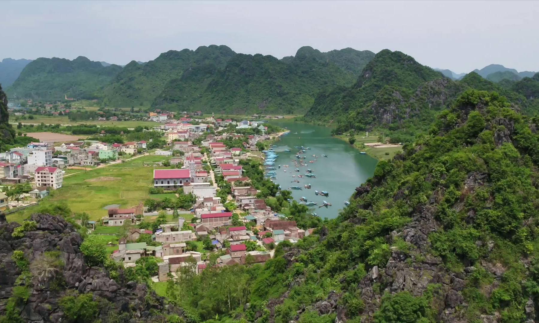 Giao lưu trực tuyến "Du lịch Quảng Bình: Thích ứng và phát triển"