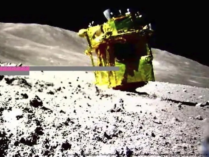 Tàu đổ bộ của Nhật Bản sống sót thần kỳ sau 3 đêm cực lạnh trên Mặt Trăng