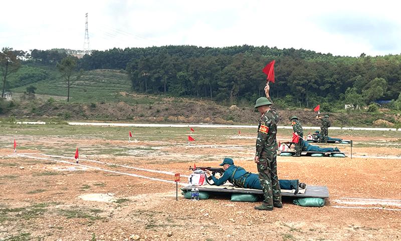 TP. Đồng Hới: Trên 160 dân quân tự vệ tham gia hội thao bắn súng quân dụng