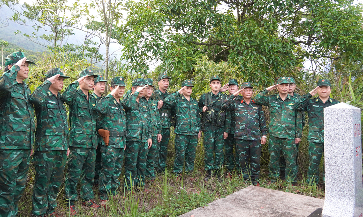 Phối hợp kiểm tra đoạn biên giới, mốc quốc giới