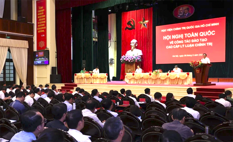 Khắc phục triệt để tình trạng "ngại, lười học lý luận chính trị, học đối phó"