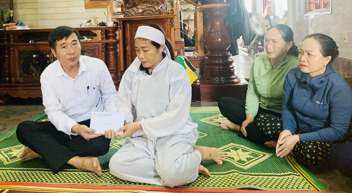 Ủy ban MTTQ VN huyện Bố Trạch: Thăm, động viên gia đình các nạn nhân bị nạn trên biển