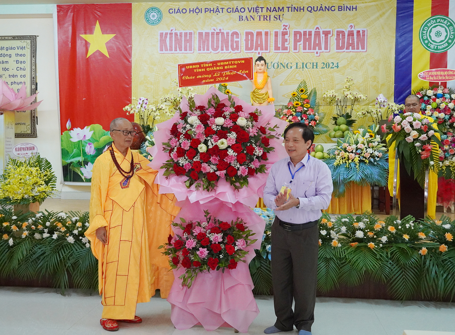 Lãnh đạo tỉnh dự, chúc mừng Đại lễ Phật đản