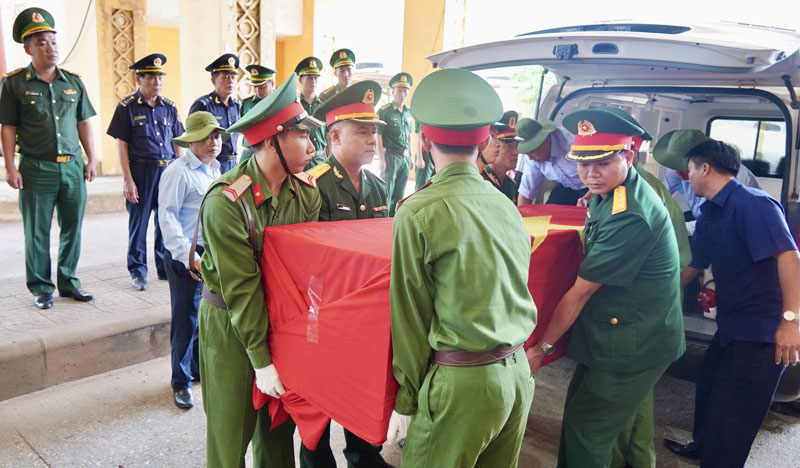 Lễ đón hài cốt liệt sỹ hy sinh tại Lào